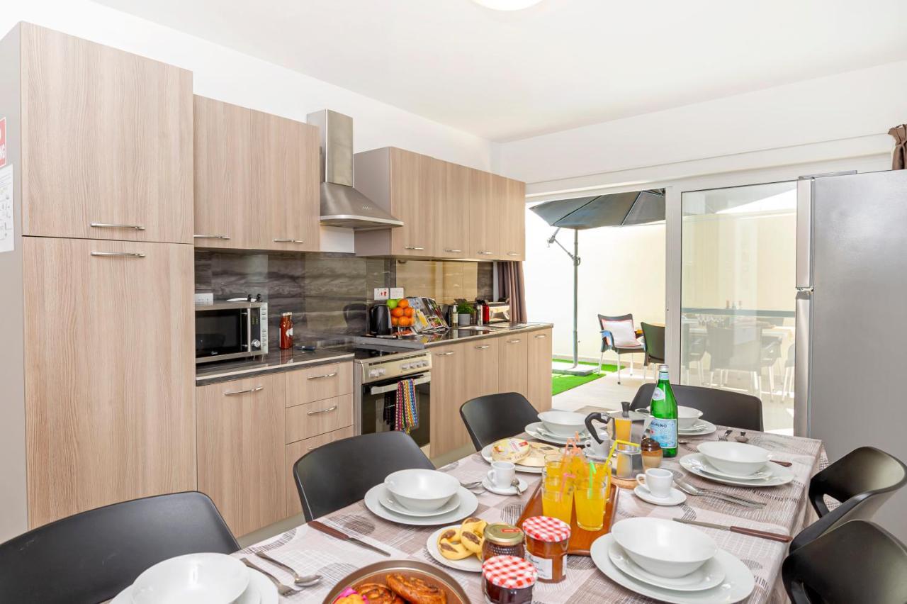 Summer Breeze 3 Bedroom Family Maisonette With Sunny Terrace In Mellieha - By Getawaysmalta Dış mekan fotoğraf